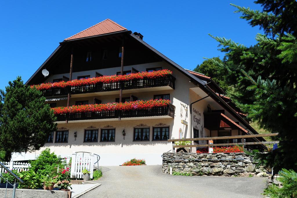 Gasthof Hotel Engel Симонсвалд Екстериор снимка